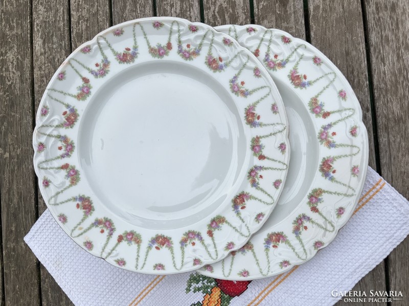 Beautiful art nouveau porcelain plate, offering, with beautiful flower garland decor
