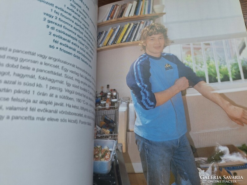 Jamie Oliver: A ​pucér szakács.  4500.-Ft