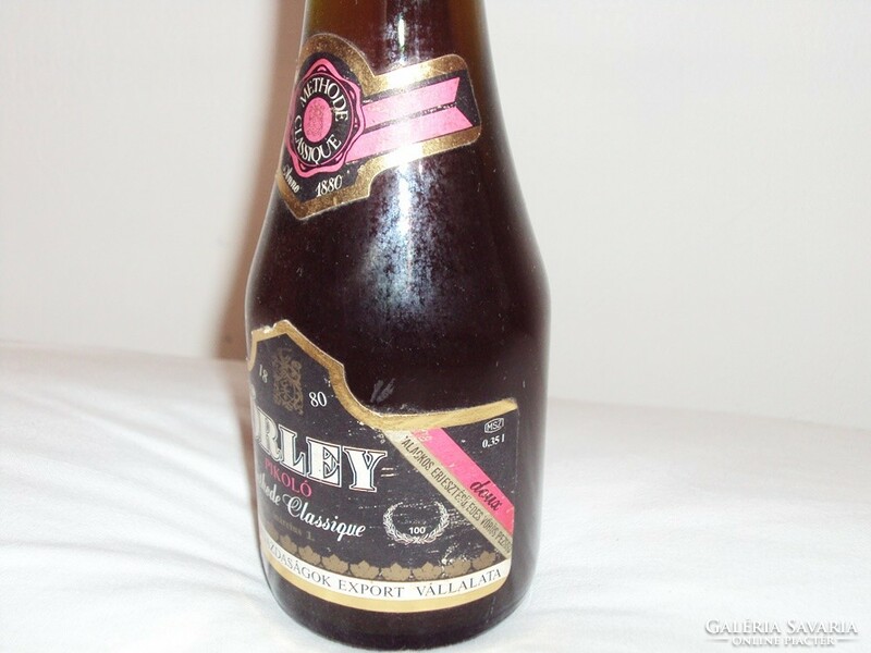 Retro Törley pezsgő üveg palack -  Hungarovin 1982 március 1. dátum Születésnapra! Bontatlan