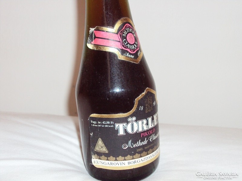 Retro Törley pezsgő üveg palack -  Hungarovin 1982 március 1. dátum Születésnapra! Bontatlan