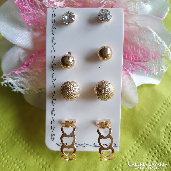 Fül22 - 4 pairs of pierced gold-colored pearls and heart earrings