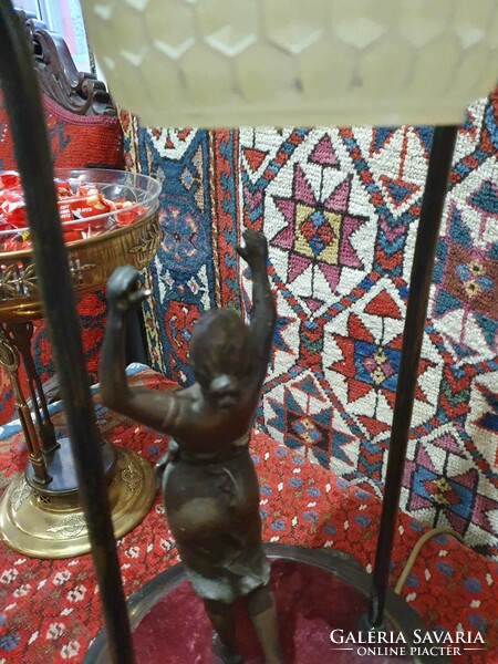 Table lamp with a bronze statue in the middle. In working condition. 70cm high. A very nice decorative piece