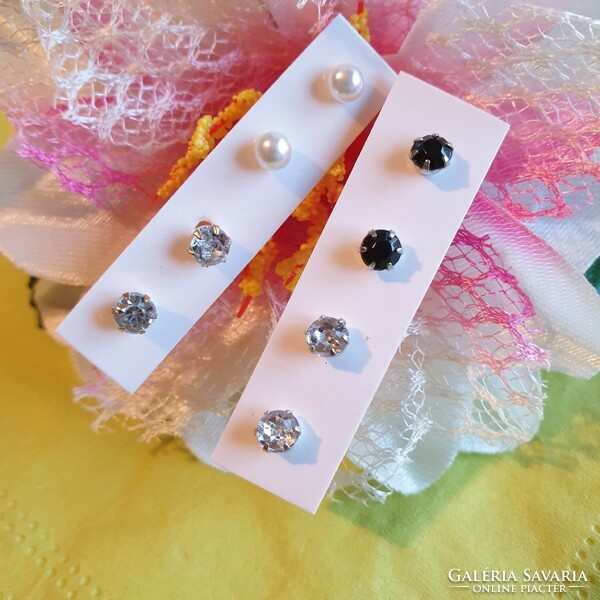 Fül24 - 4 pairs of mini stud earrings with pearls and rhinestones