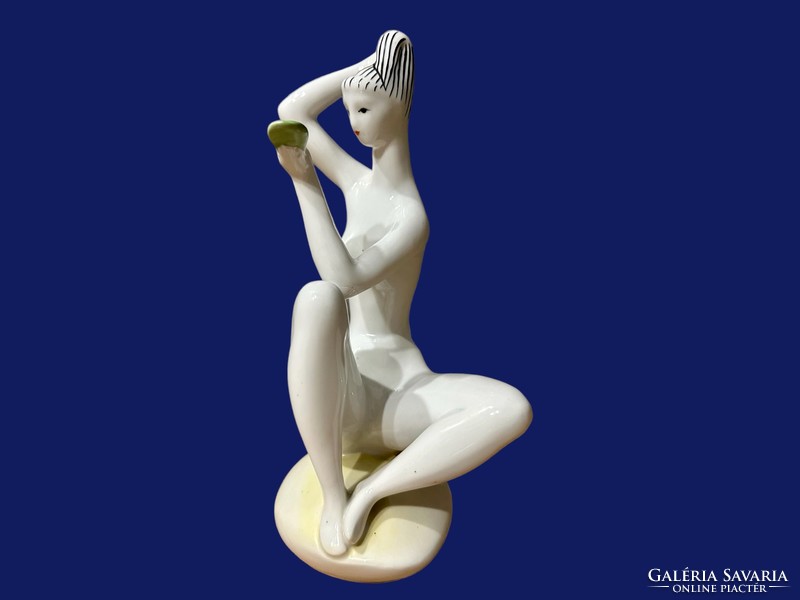 Zsolnay fésülködő nő porcelán szobor Török János figura
