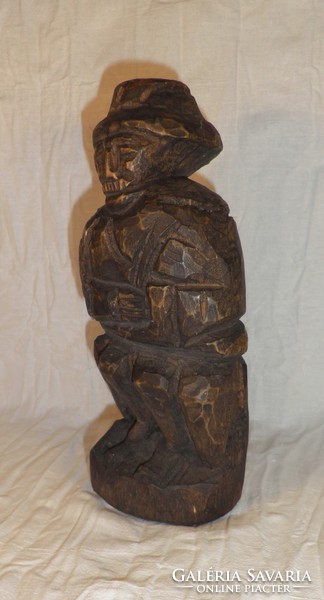 Old polyas carving