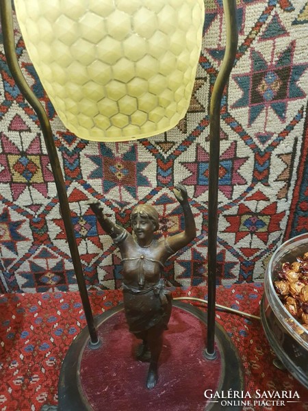 Table lamp with a bronze statue in the middle. In working condition. 70cm high. A very nice decorative piece