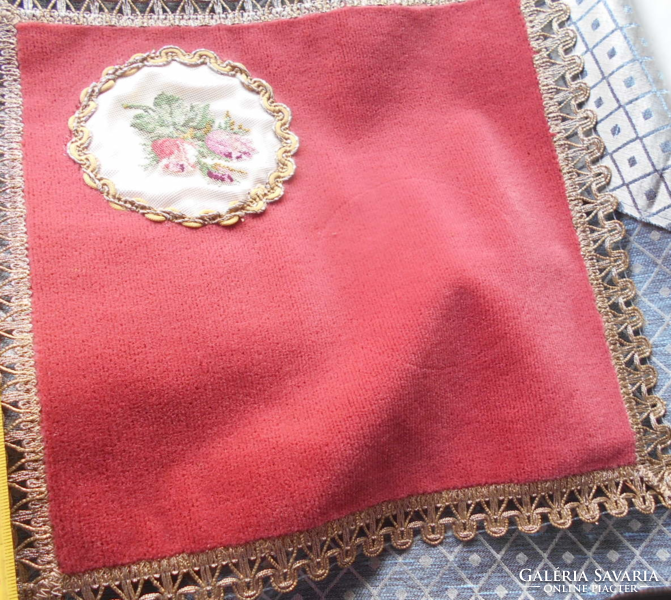 2 velvet tablecloths, with needle tapestry decoration, gold border 25 cm x 25 cm
