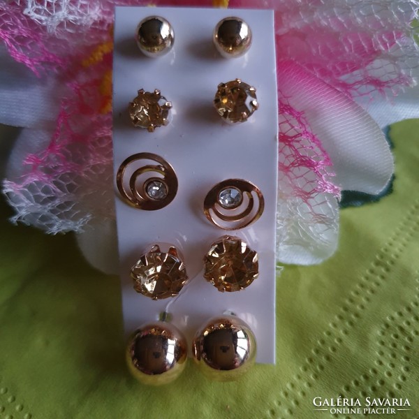 Ears32 - 5 pairs of pierced gold earrings