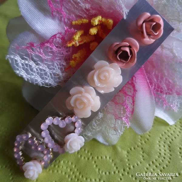Fül28 - 3 pairs of pierced pink, heart earrings