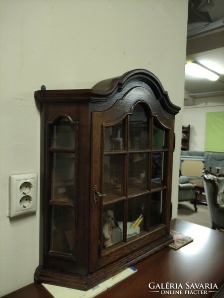 Dutch rustic wall display case, solid oak wall display case with two shelves, in very nice condition.