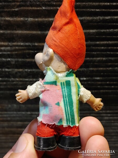 12 cm ritka vintage  gumitestű és fejű törpe figura