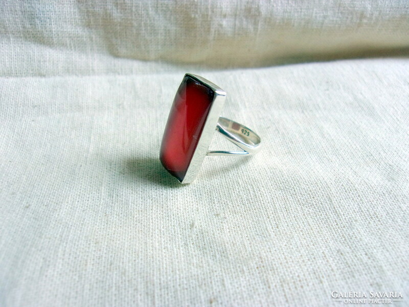Modern ezüst gyűrű karneol kő díszítéssel