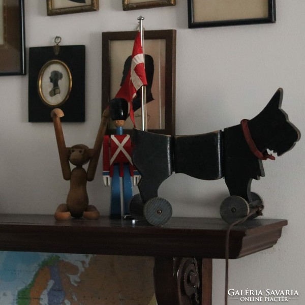 1900 k. Hubley Scottie Antik Játék / Articulated Hubley Wooden Dog Toy Pull Along c 1900