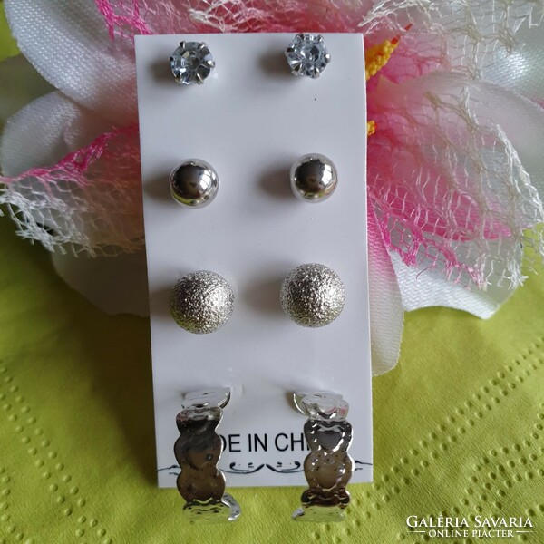Fül23 - 4 pairs of pierced silver pearls and heart earrings