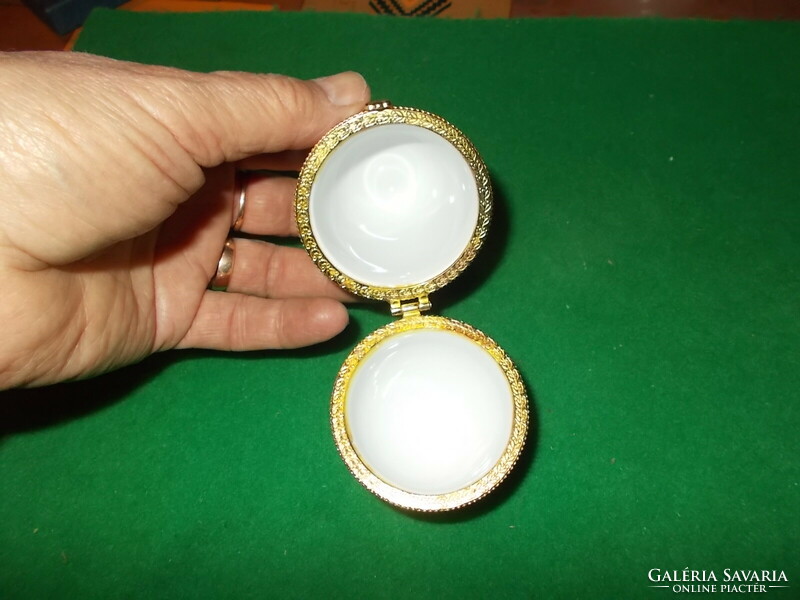 Porcelán Fabergé tojás ékszertartó dobozában (Nem antik)