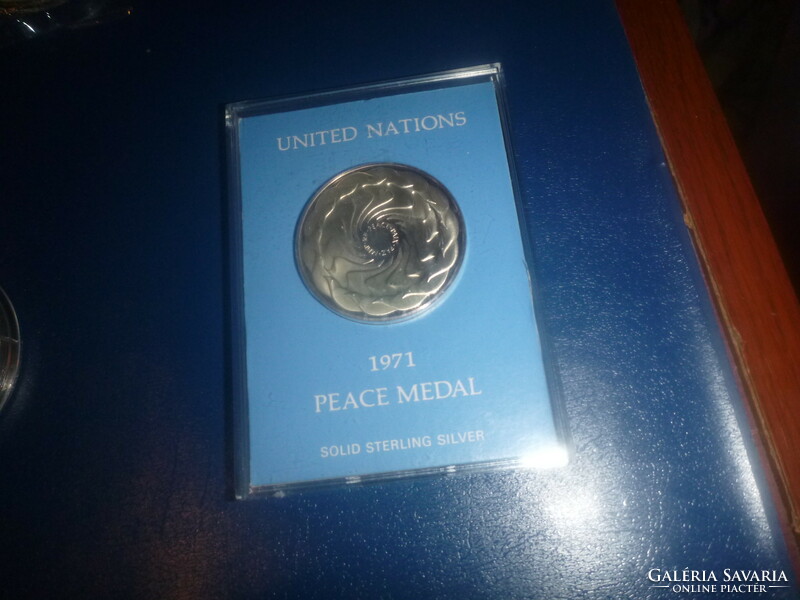 Unicef peace pendant silver medal for sale!