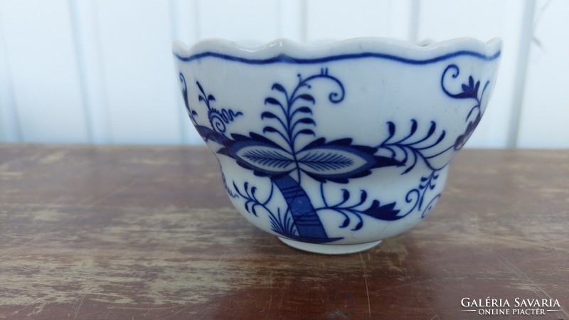 Large Meissen porcelain tea cup
