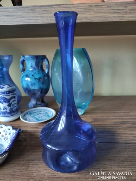 A wonderful 10-piece blue package. Ceramic, porcelain and glass ornaments in one.