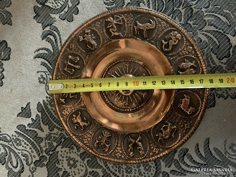 Massive heavy horoscope copper or bronze plate, nearly 1 kg. 18 cm diameter