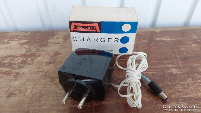 Medicor charger, charger