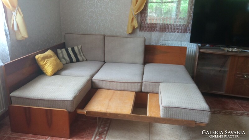 Retro ággyá nyitható sarokkanapé, 1 fotel, 4 szék, dohányzóasztal és zeneszekrény