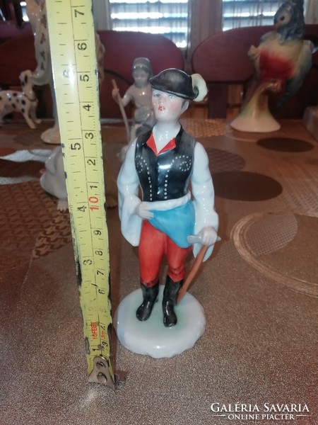 13 from the Herend figure collection