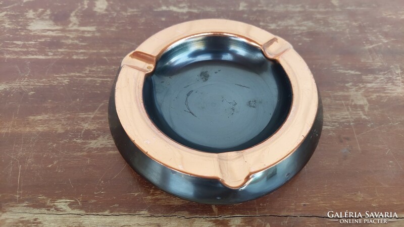 Metal craftsman bronze ashtray lignifer