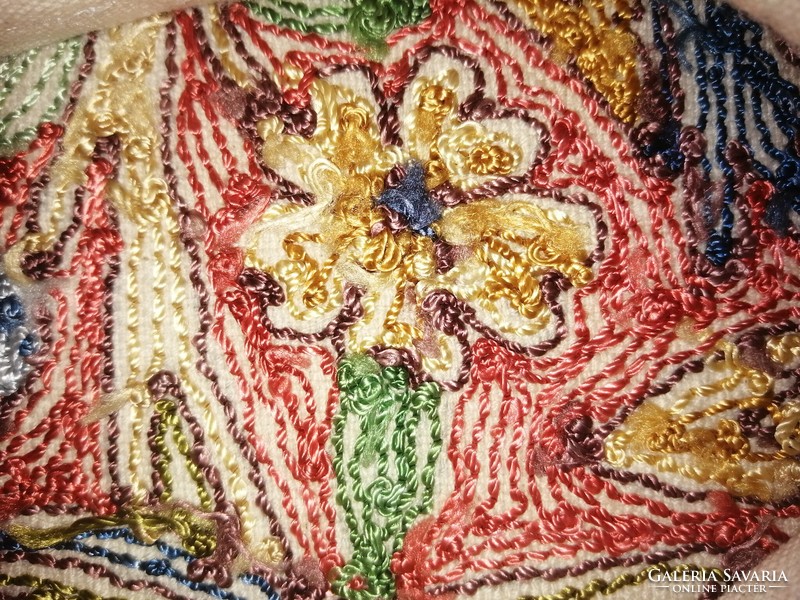 Hand-embroidered canvas cushion with woolen thread