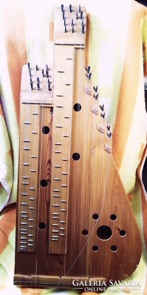 Folk art instrument. Hand-crafted belly zither, Kerédi menyhért 1989