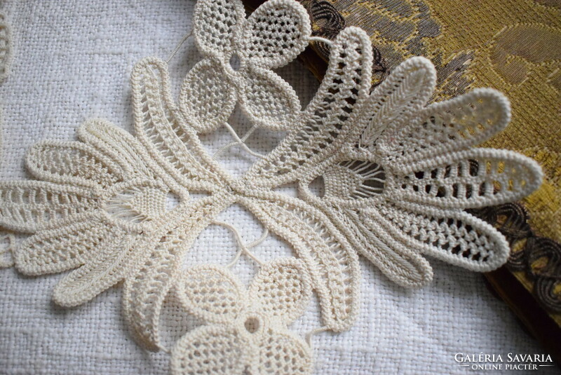 Cord lace, pointlass lace, needlework decorative tablecloth, 22.5 x 16.5 cm