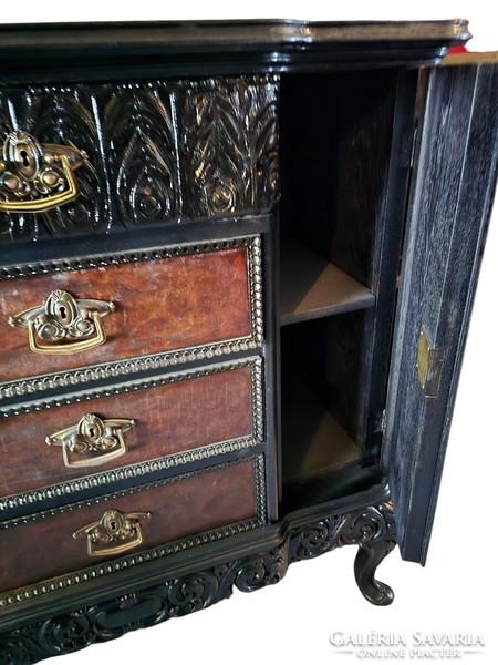 Antique chest of drawers with rosewood root inlays