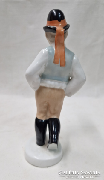 Régi ritka Aquincumi porcelán táncoló fiú figura hibátlan állapotban 16 cm.