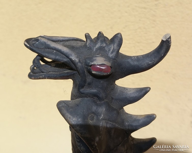 Japán faragott fa sárkány kövekkel ALKUDHATÓ design