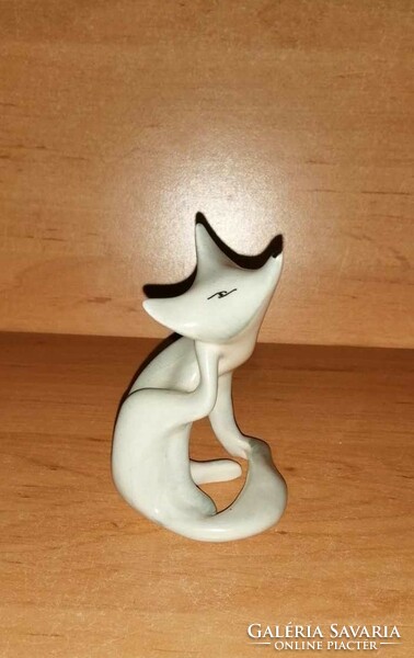 Hollóházi porcelán vakarózó róka figura (po-3)