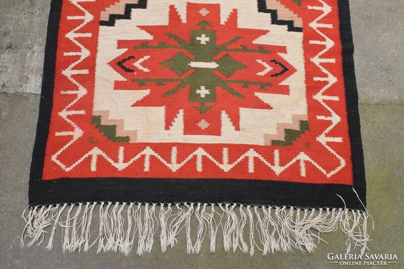 Toronto hand-woven wool rug 180x91cm + fringe