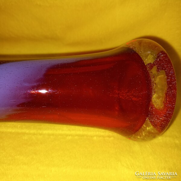 Gyönyörű, rubinvörös, Muránói üveg váza. Asztali váza.