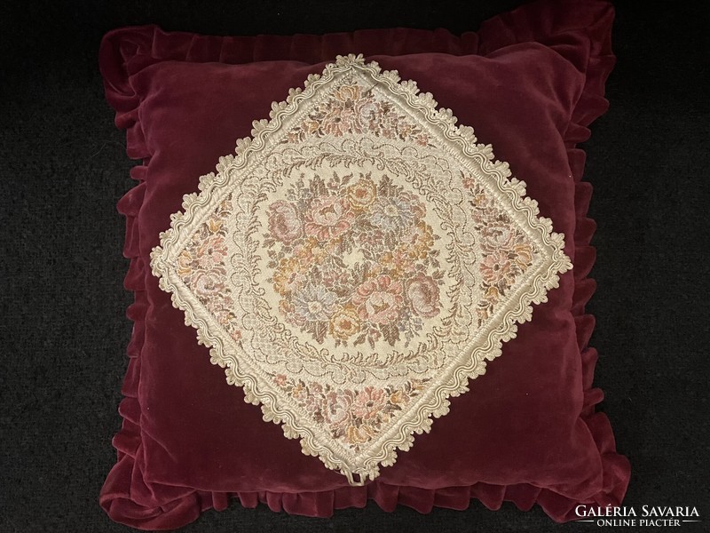 Decorative pillow made with Gobelin technique