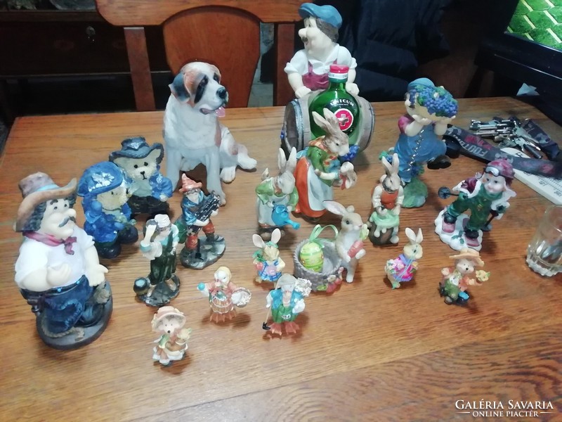 Cheerful little garden figures in perfect condition are not old