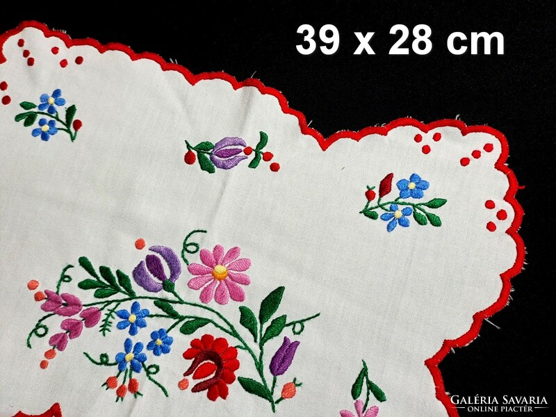 Tablecloth embroidered with Kalocsa pattern 39 x 28 cm