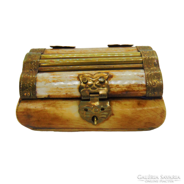 Copper-beaten Middle Eastern / Arabic bone jewelry box