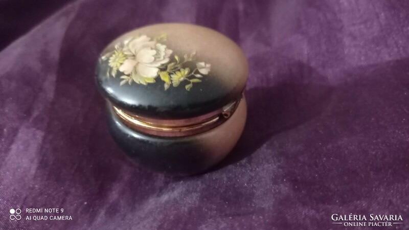 Metal frame alabaster mineral bobozka Italian medicinal snuff box with painted decoration