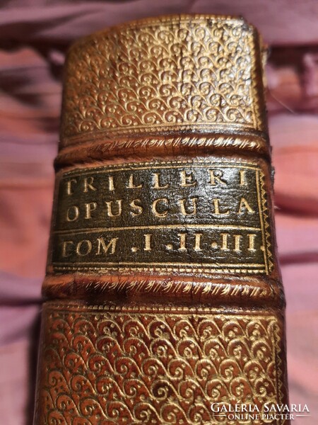 Thriller: opuscula medica ac medico philologica: thick medical book from 1766, 3 volumes in one full leather