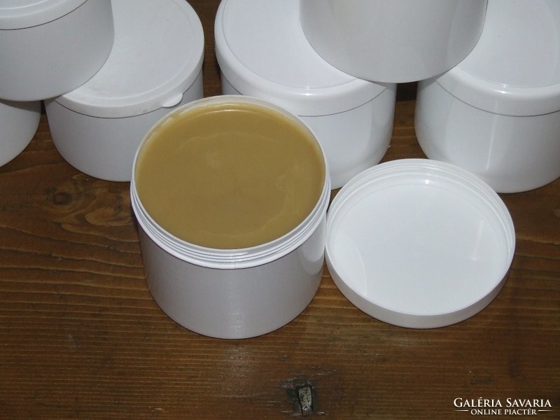 Beeswax paste (wax)