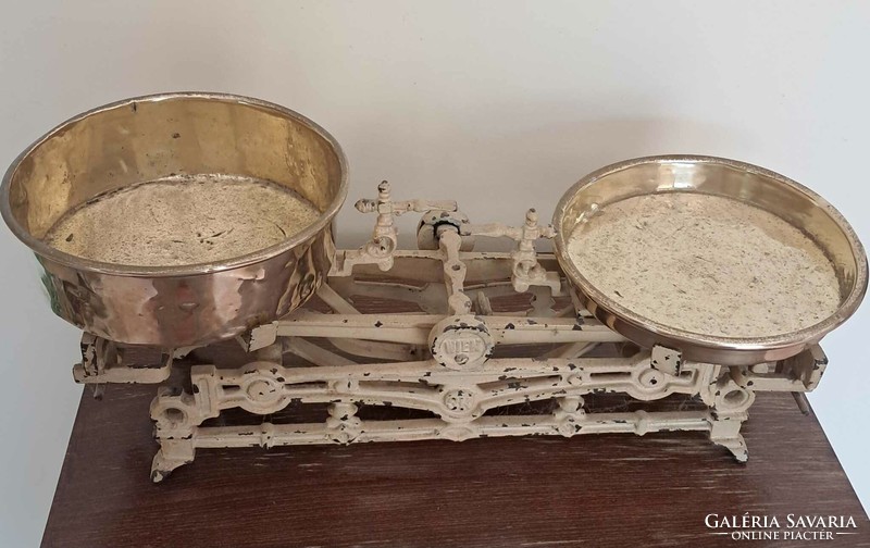 Cast iron scales with copper plates