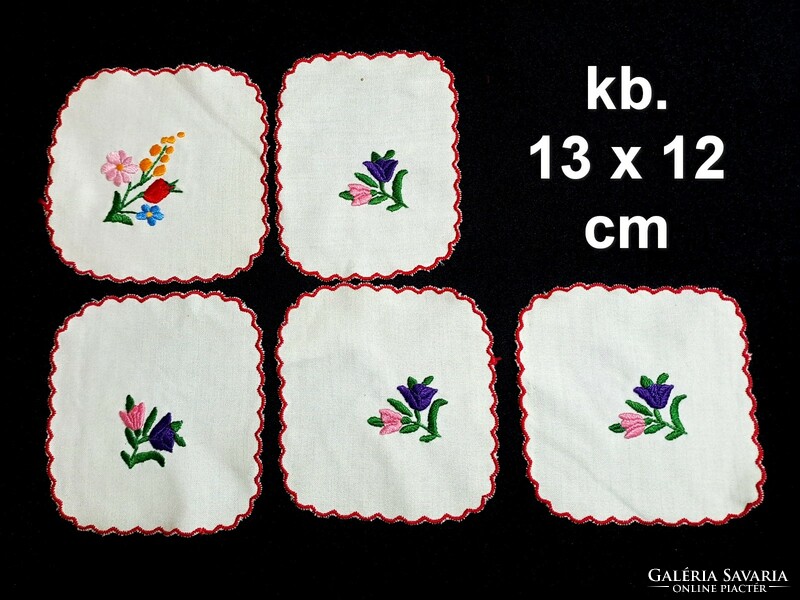 5 db Kalocsai mintával hímzett négyszögletes terítő 13 x 12 cm