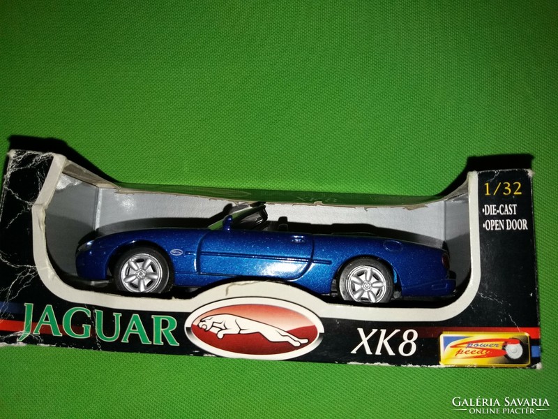 RETRO JAGUAR XK 8 Cabrio fém modell 1:32 kisautó dobozával a képek szerint