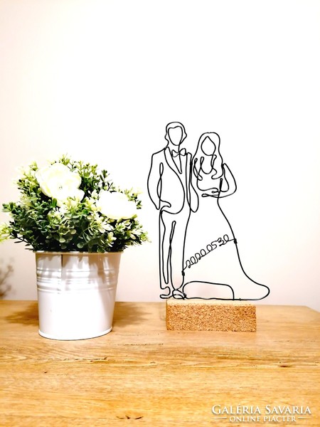 Esküvői pár - drótból készült nászajándék az esküvő dátumával