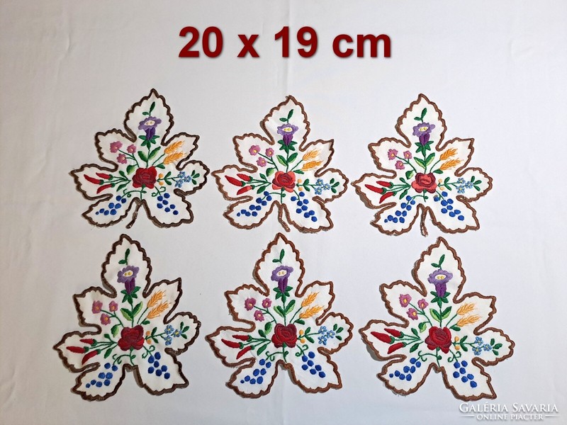 6 Grape leaf-shaped tablecloths, embroidered with a Kalocsa pattern, 20 x 19 cm