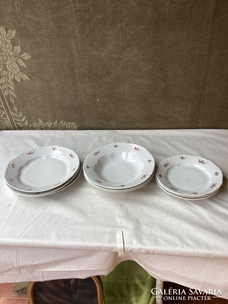 Small Zsolnay porcelain plates with flowers.