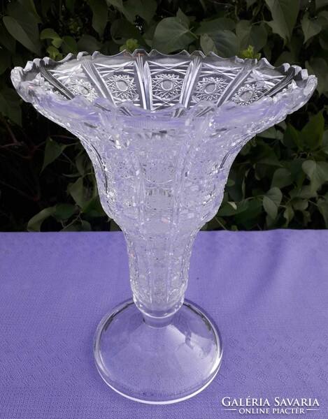 Nagyméretű kristály váza.